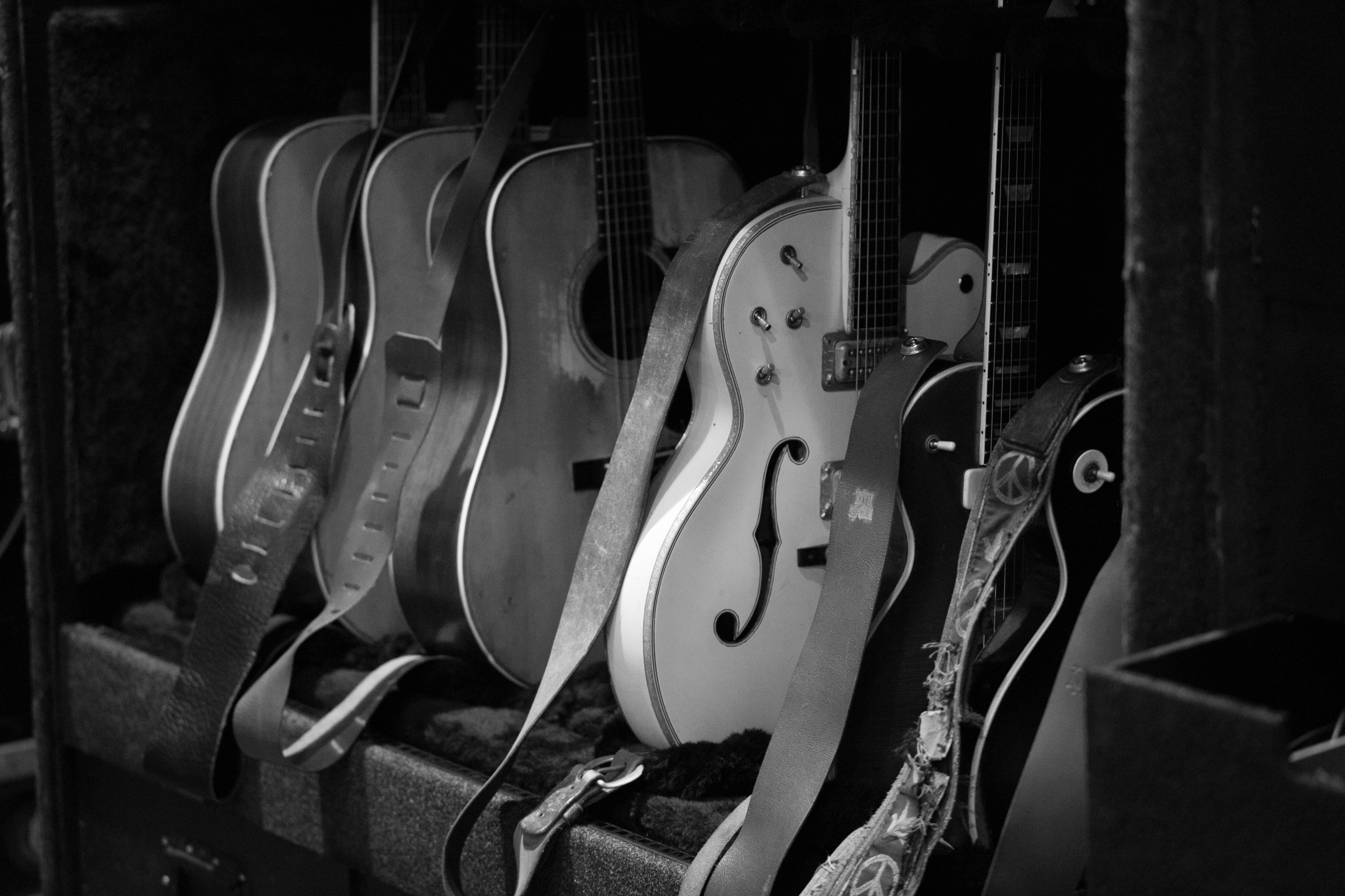 CHRIS SCHMITT - NEIL'S GUITAR RACK